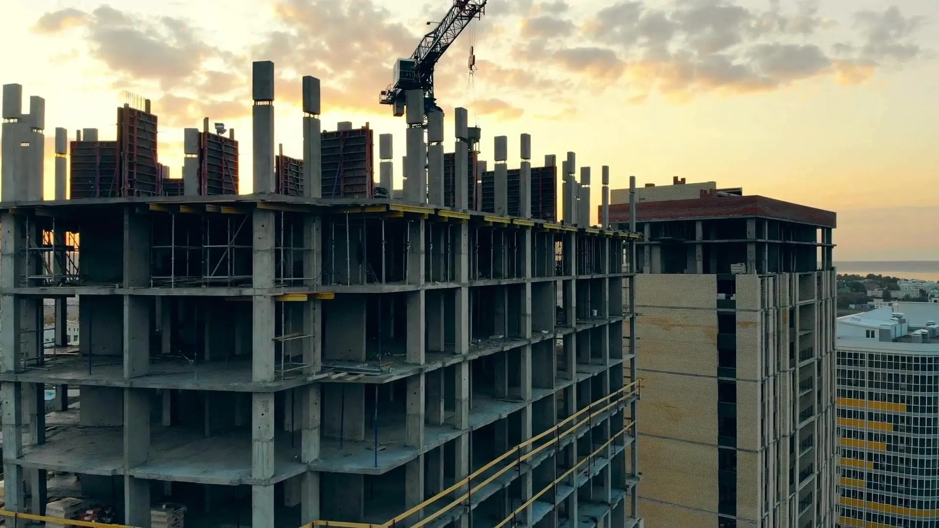 How to Choose a Contractor: 6 Key Criteria