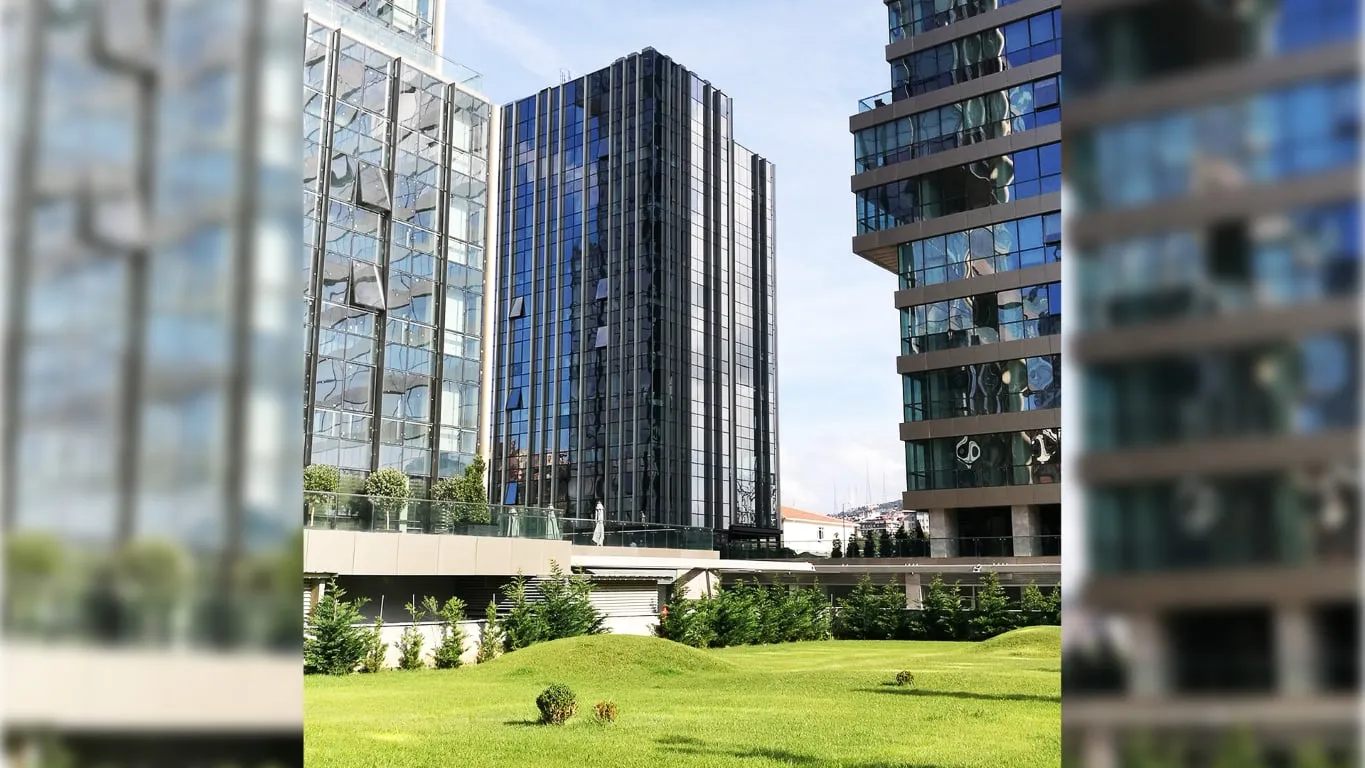 Zirve İş Kulesi — Zirve İş Kulesi — cam cepheli kule